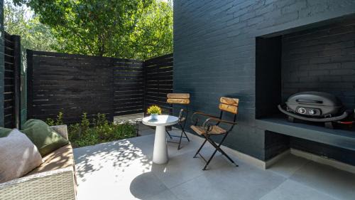 Deluxe One-Bedroom Apartment with Garden View