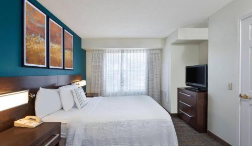 One-Bedroom Queen Suite with Sofa Bed