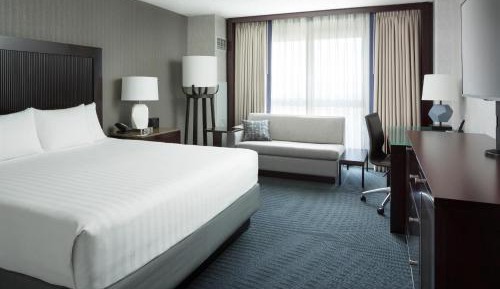 King Room with Accessible Shower - Disability Access