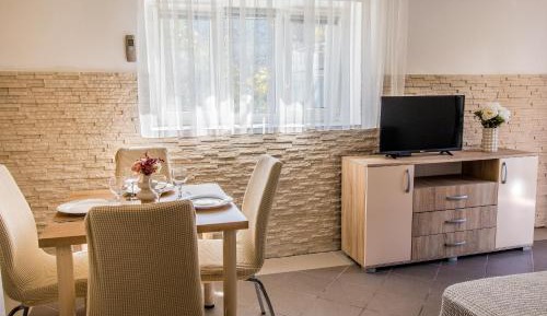 Apartment with Garden View