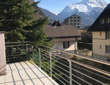 Three-Bedroom Apartment with Mountain View