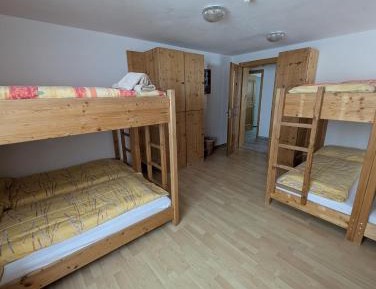 10-Bed Mixed Dormitory Room