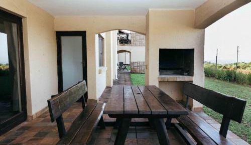 Three-Bedroom Apartment with Double Bed and 2 Twin Bedrooms