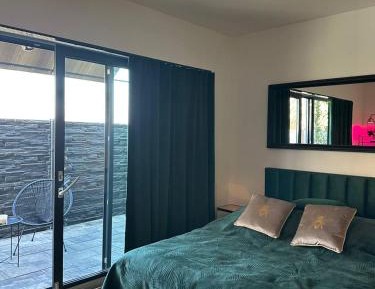 Deluxe Apartment with Terrace 