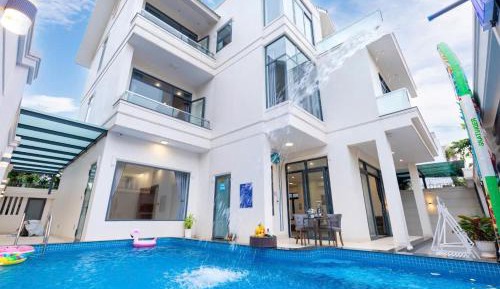 Eight-Bedroom House