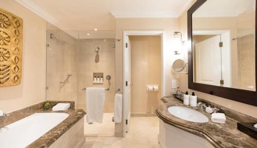 Junior King Suite