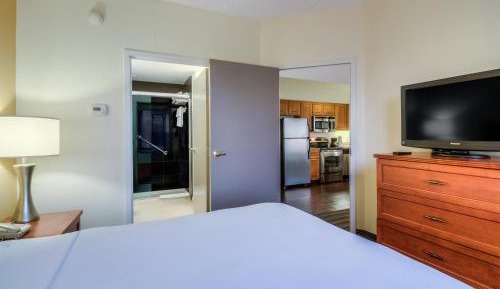 Two-Bedroom Queen Suite