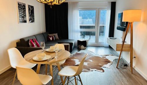 One-Bedroom Apartment with View