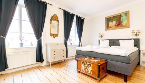 Large One-Bedroom Apartment with Sofa Bed
