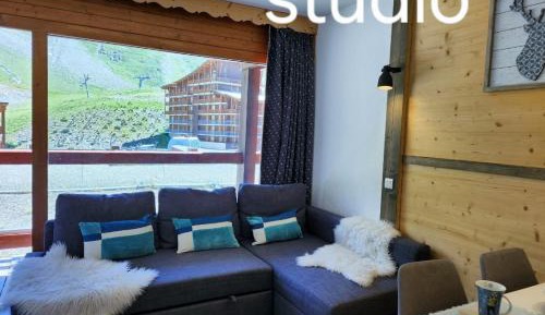 Studio with Mountain View