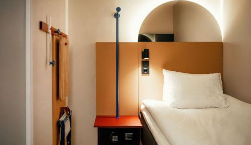Small Single Room without Window