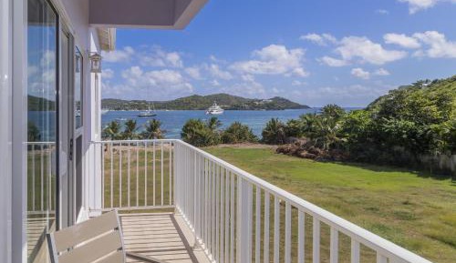 Deluxe One-Bedroom Apartment with Ocean View