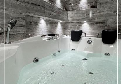 Deluxe Suite with Spa Bath