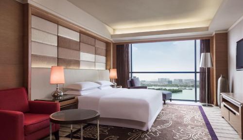 Deluxe King River View, Guest room, 1 King, River view