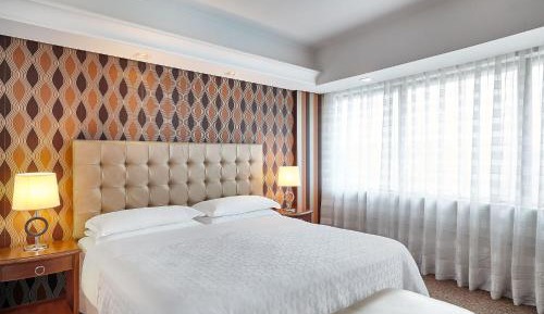 Deluxe King Guest Room