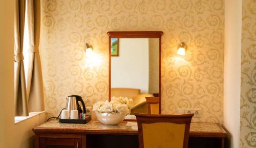 Junior Suite with Garden View