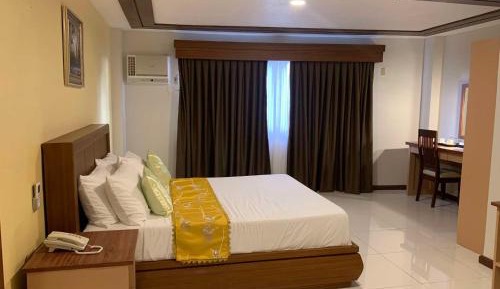 Deluxe Room (2 Adults + 1 Child)
