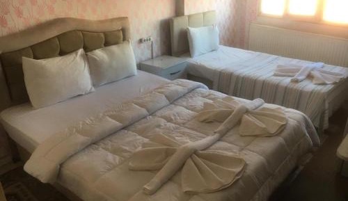 Deluxe Double Room (2 Adults + 1 Child)
