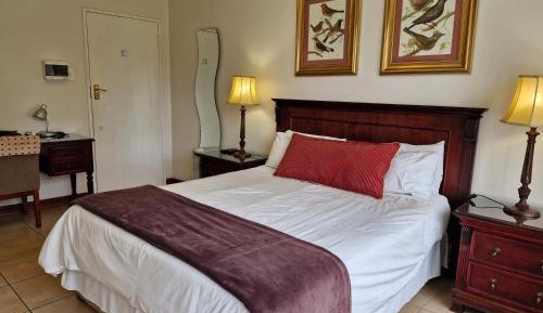 Queen Room with Garden View