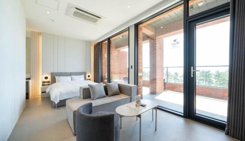 Deluxe King Suite