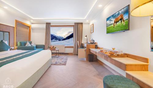King Room with Mountain View