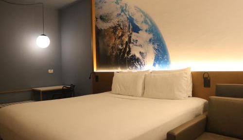 Standard Apartment with One Queen Bed