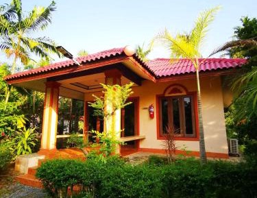 Bungalow with Garden View