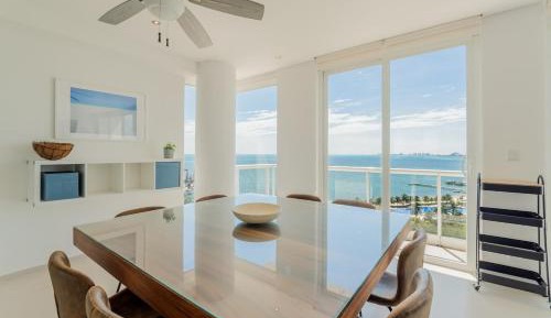Four-Bedroom Luxury Apartment