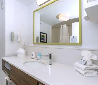 King Room with King Bed - Non-Smoking