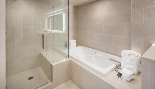 Two-Bedroom King Suite with Tub
