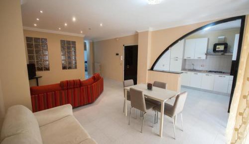 Two-Bedroom Deluxe Apartment with Balcony