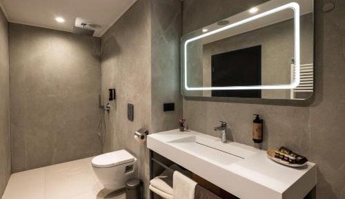 One-Bedroom Apartment with Balcony
