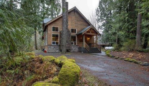 Three-Bedroom Cabin