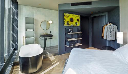 Deluxe King Room with Bath Tub - Non-Smoking