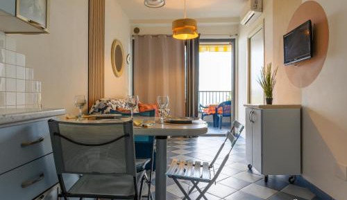 One-Bedroom Apartment with Sea View