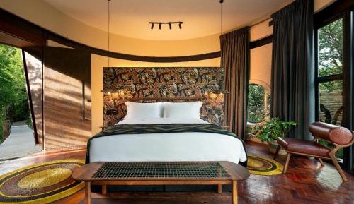 Dzombo Camp Premier Suite