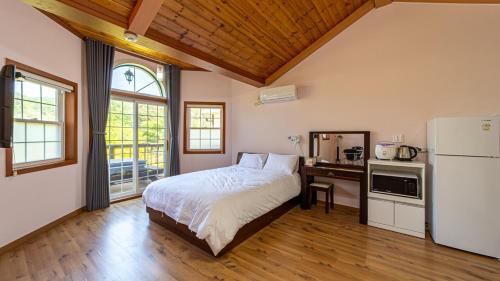 Room #1258300303