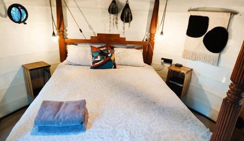 Queen Room with Shared Bathroom