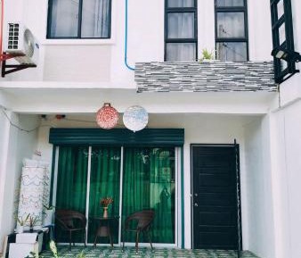 Three-Bedroom Townhouse