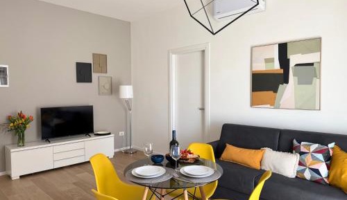 Deluxe One-Bedroom Apartment with Garden View