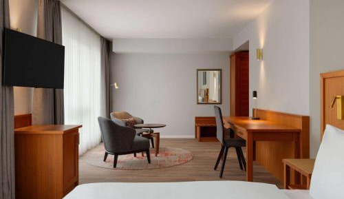 King Suite - Non-Smoking