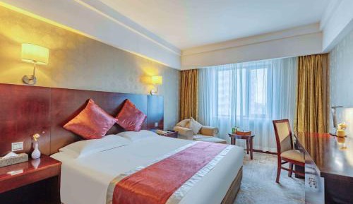 Deluxe Queen Room
