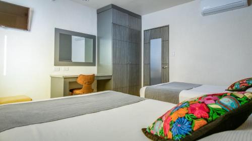Suite with kitchenette and living room 