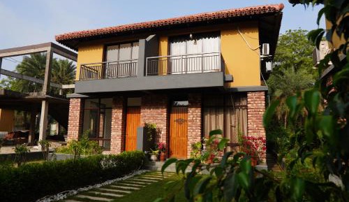 Villa with Garden View