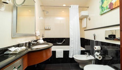 One-Bedroom King Suite with Lounge Access - Smoking