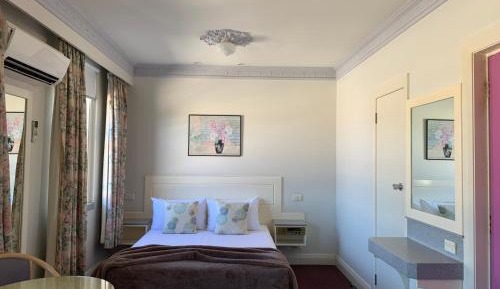 Queen Room with Spa Bath