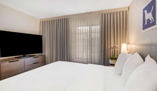 One-Bedroom King Suite