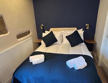 Single Room with Bathroom Outside of Room