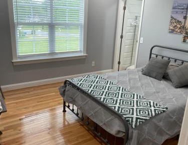 Queen Room with Shared Bathroom