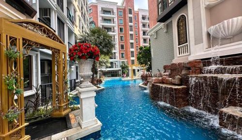 One-Bedroom Apartment with Balcony